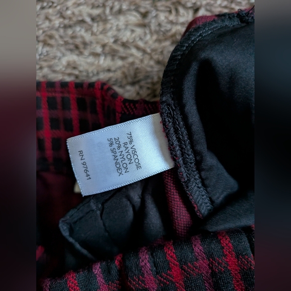 NWT J.Jill Black/Red Checkered Ponte Slim Leg 30" Pants Women's M - Picture 3 of 7